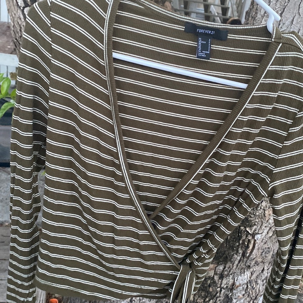 Long sleeve stripped crop top